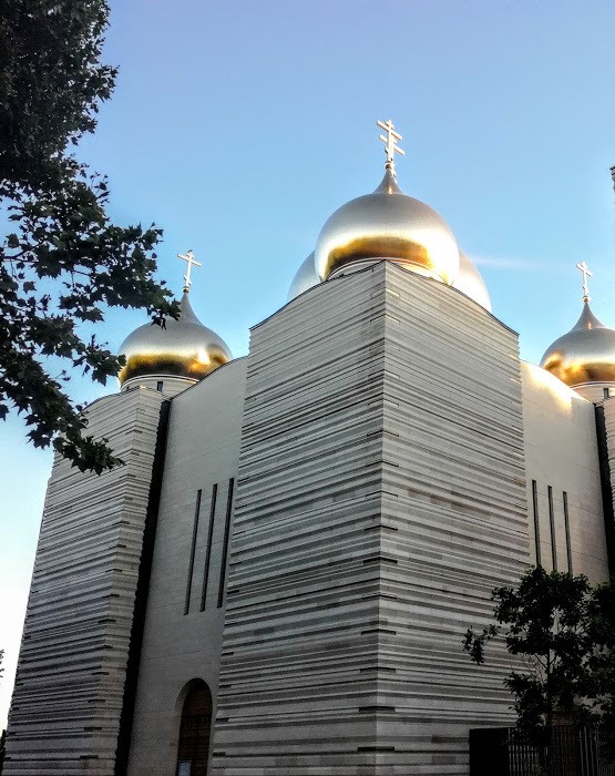 Façade-du-portail-extérieur-de-la-cathédrale-orthodoxe-russe-de-la-Sainte-Trinité-à-Paris.