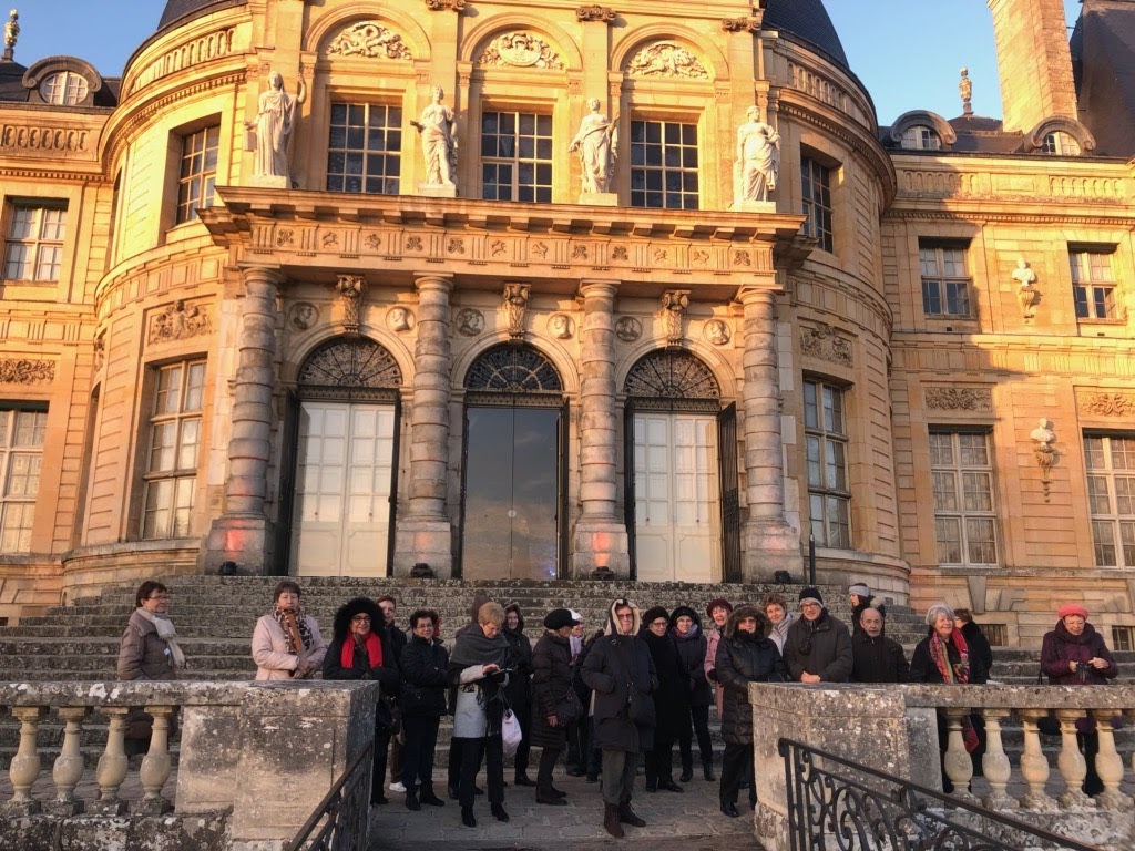 Groupe devant le château