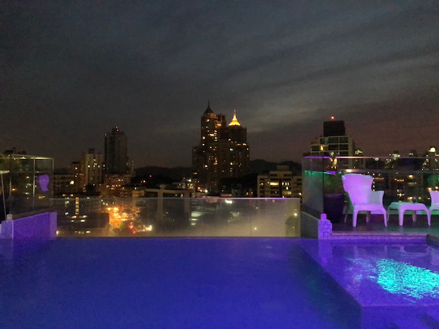 Panama by night depuis la piscine de notre hôtel