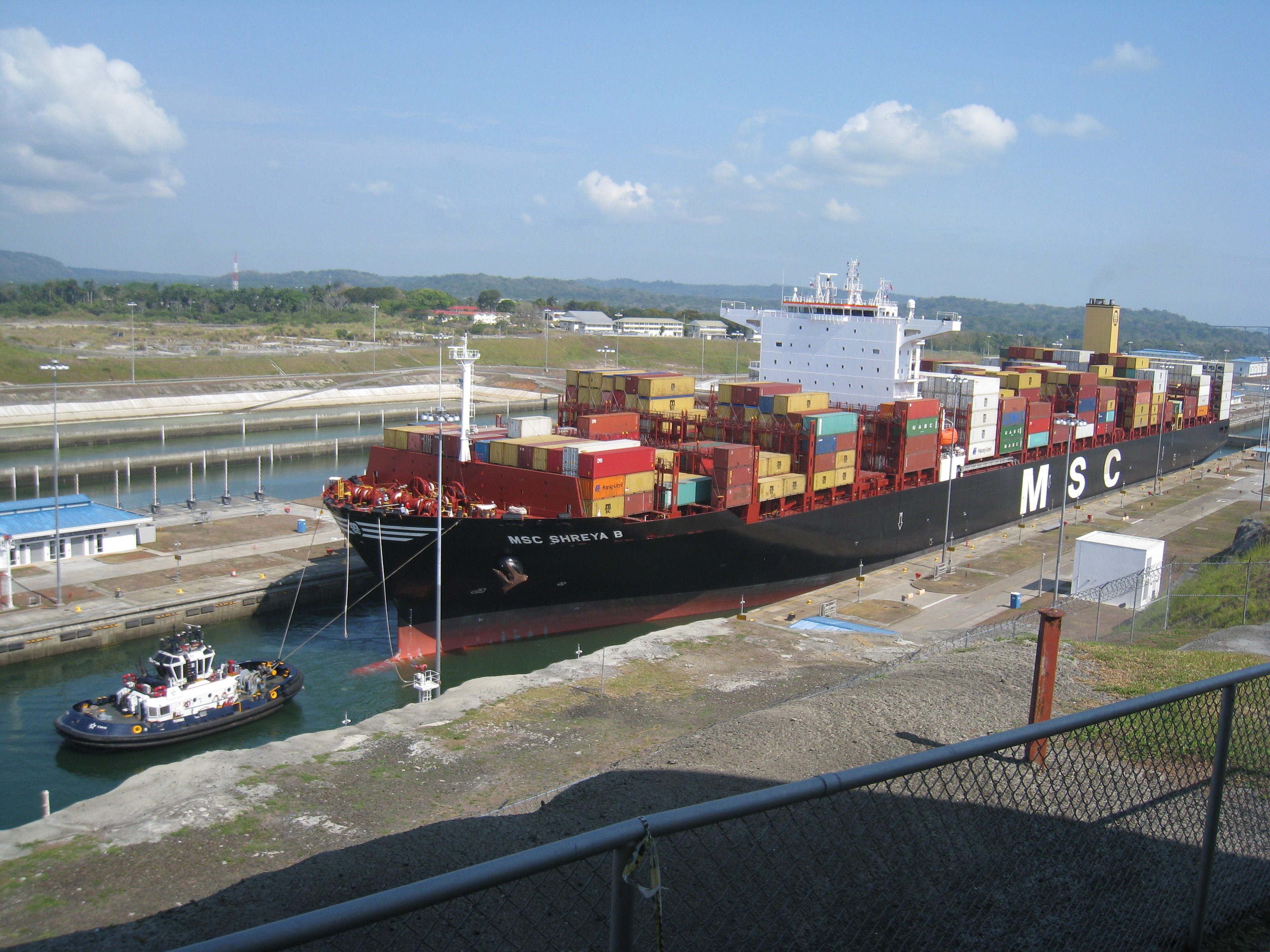 Passage d'un porte containers