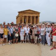 Photo de groupe au temple de la Concorde à Agrigente le 4 juin