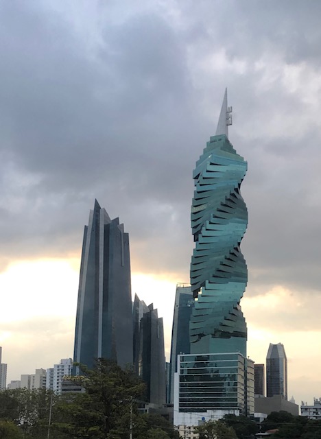 Retour à Panama, vue sur la Révolution tower