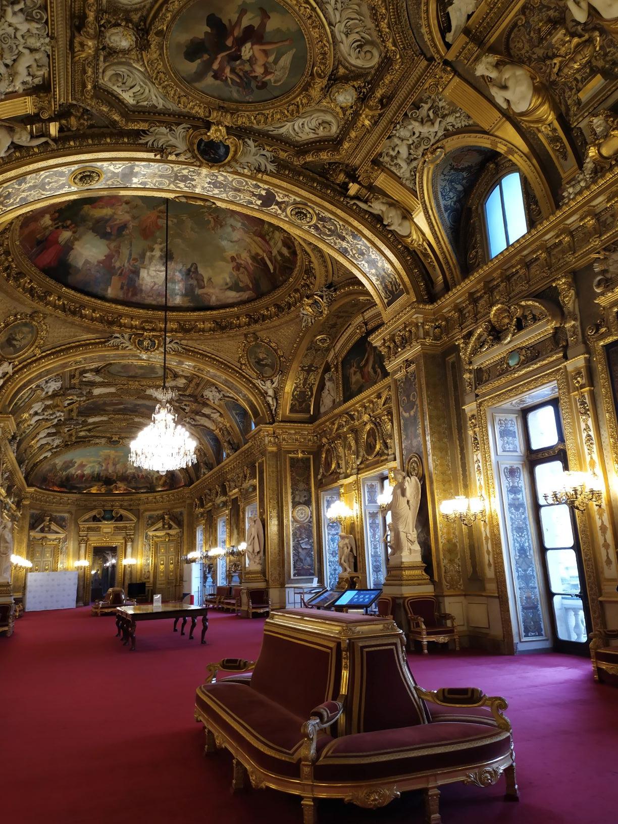 Sous les Ors de la République !! Somptueuse salle des conférences!